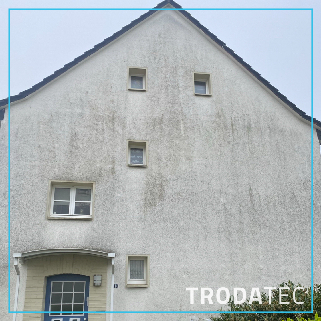 Verschmutzte Fassade in Oberhausen vor der TRODATEC Fassadenreinigung – typische Algen- und Feinstaubprobleme 2025